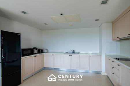 Beautiful Sea view 4 bed condo in Hua Hin center