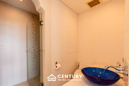 Beautiful Sea view 4 bed condo in Hua Hin center