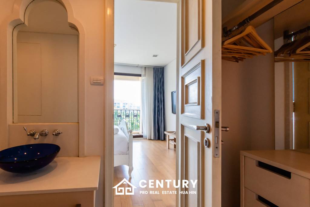 Beautiful Sea view 4 bed condo in Hua Hin center