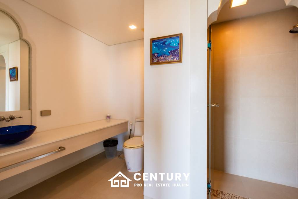 Beautiful Sea view 4 bed condo in Hua Hin center