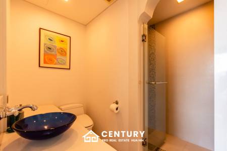 Beautiful Sea view 4 bed condo in Hua Hin center