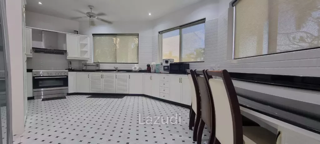 4 Beds 4 Baths 500 SQ.M. Paradise Villa 1