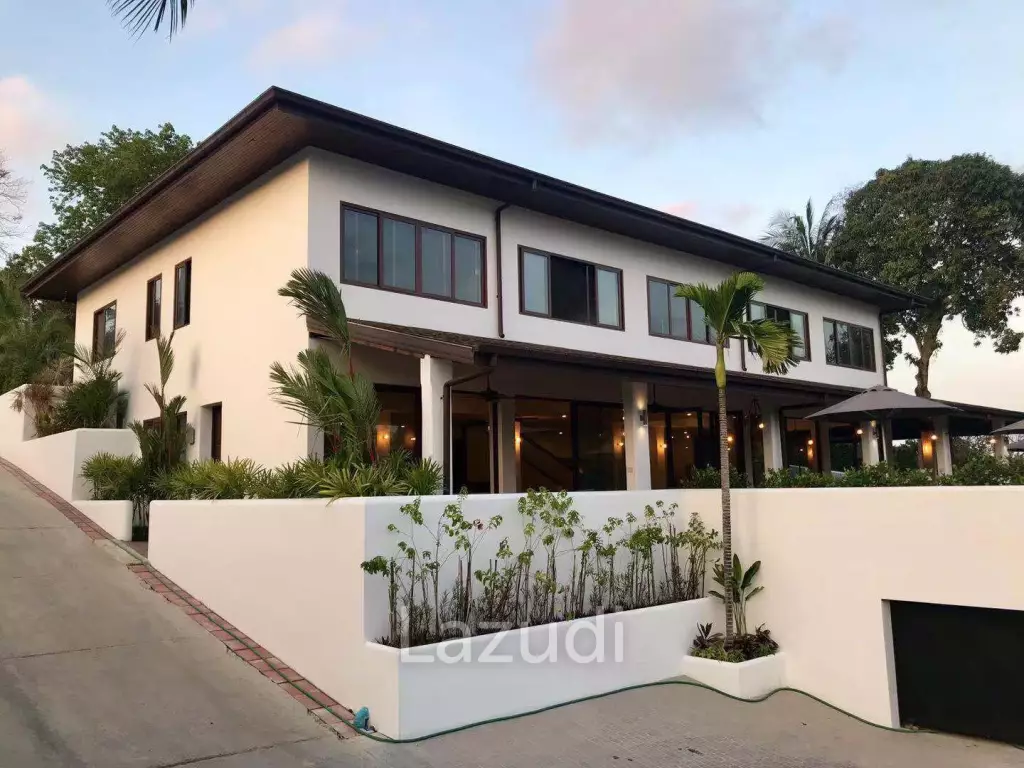 8-Bedroom Villa on Spacious Plot in Chaweng