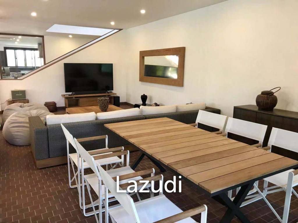 8-Bedroom Villa on Spacious Plot in Chaweng