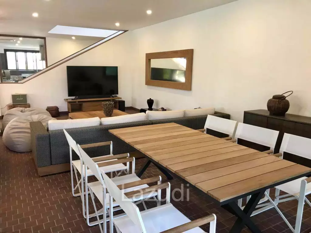 8-Bedroom Villa on Spacious Plot in Chaweng