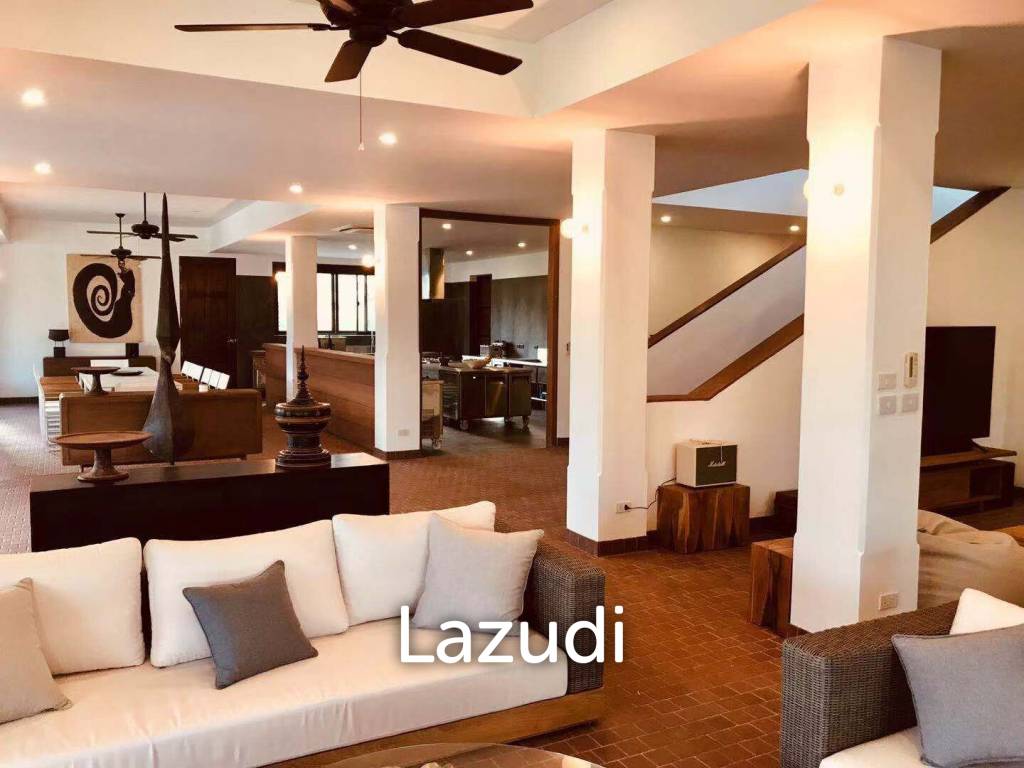8-Bedroom Villa on Spacious Plot in Chaweng