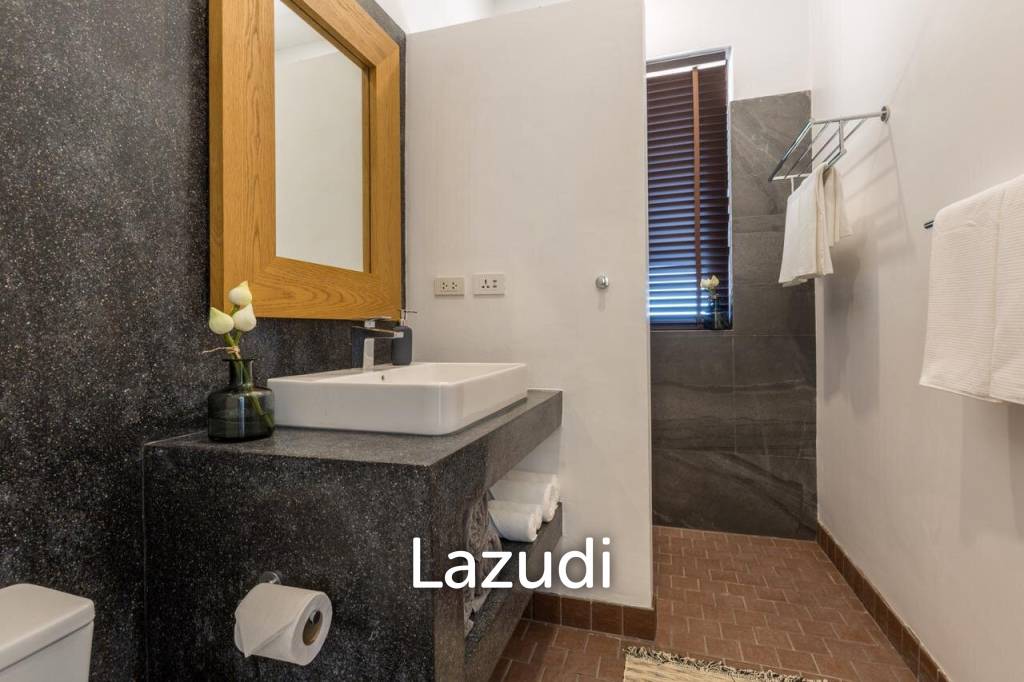 8-Bedroom Villa on Spacious Plot in Chaweng