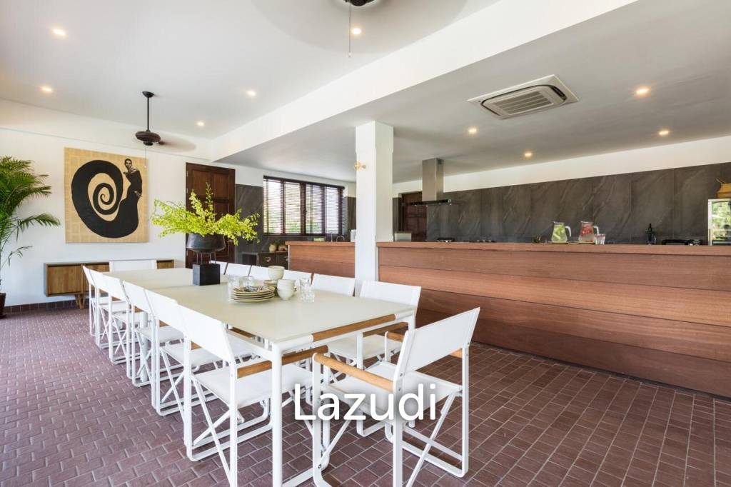 8-Bedroom Villa on Spacious Plot in Chaweng