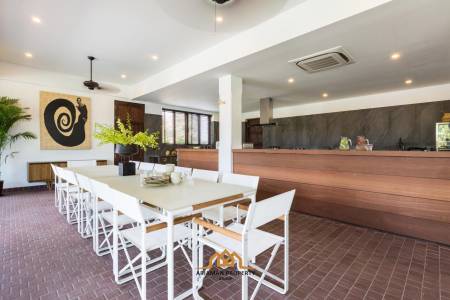 8-Bedroom Villa on Spacious Plot in Chaweng