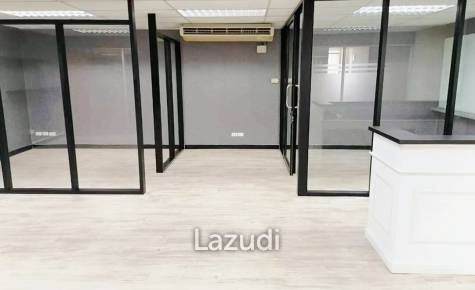Office space for rent in Watthana