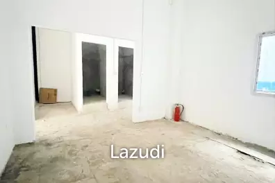 Prime Retail Shop for Rent at Silom Near Sala Daeng BTS