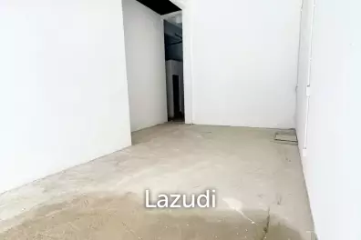 Prime Retail Shop for Rent at Silom Near Sala Daeng BTS