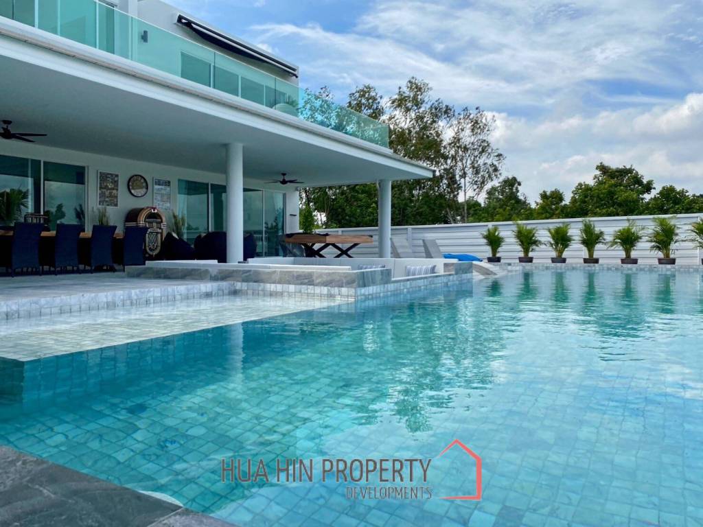 Black Mountain : Luxury 4 Bedroom Pool Villa