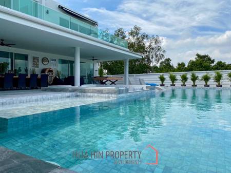 Black Mountain : Luxury 4 Bedroom Pool Villa