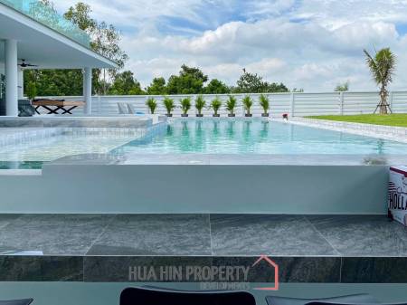 Black Mountain : Luxury 4 Bedroom Pool Villa