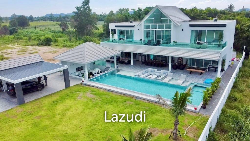 Black Mountain : Luxury 4 Bedroom Pool Villa