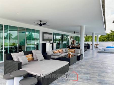 Black Mountain : Luxury 4 Bedroom Pool Villa