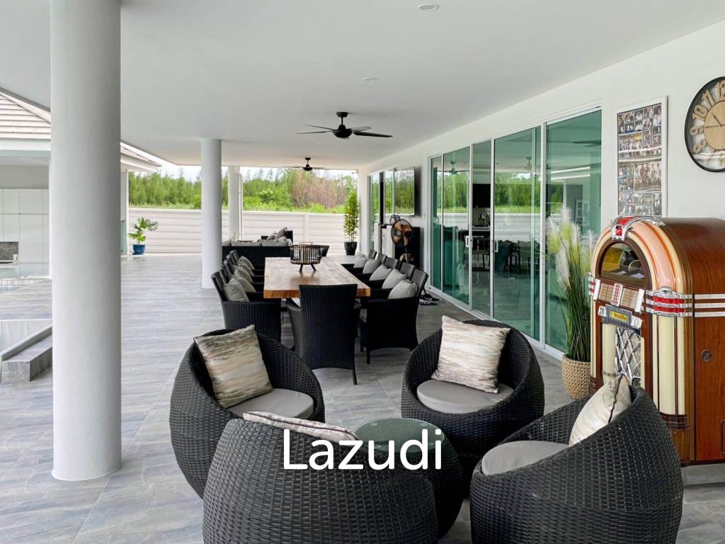 Black Mountain : Luxury 4 Bedroom Pool Villa