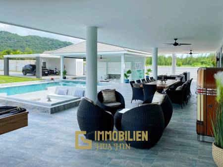 Black Mountain : Luxury 4 Bedroom Pool Villa