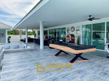 Black Mountain : Luxury 4 Bedroom Pool Villa