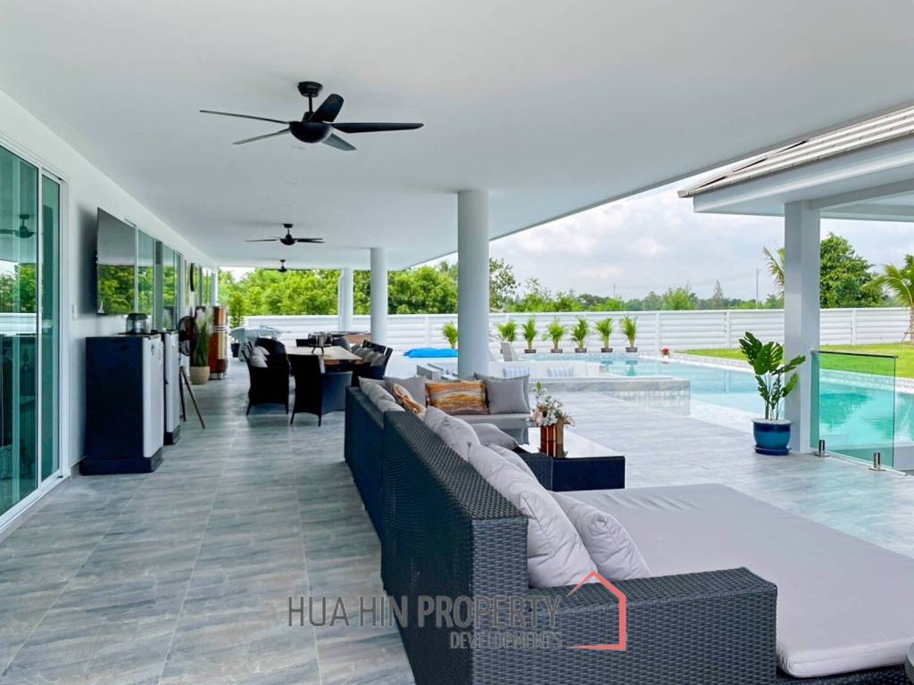 Black Mountain : Luxury 4 Bedroom Pool Villa