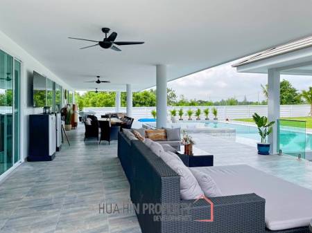 Black Mountain : Luxury 4 Bedroom Pool Villa