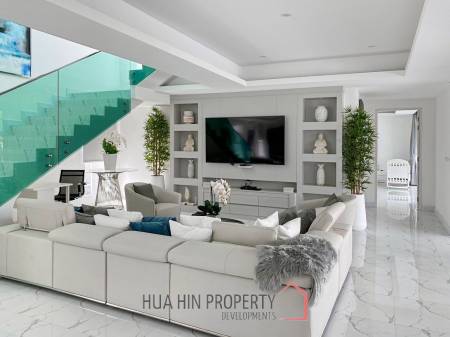 Black Mountain : Luxury 4 Bedroom Pool Villa
