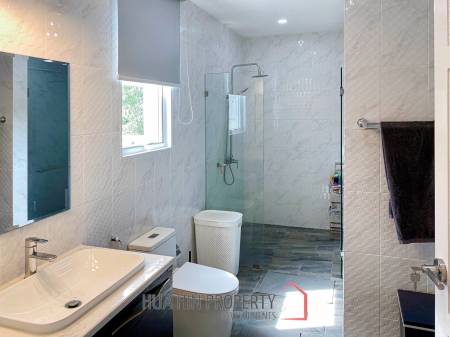 Black Mountain : Luxury 4 Bedroom Pool Villa