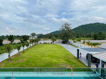 Black Mountain : Luxury 4 Bedroom Pool Villa