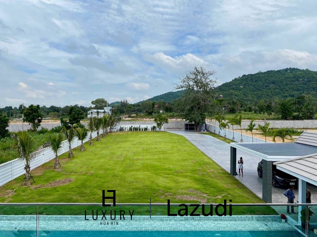 Black Mountain : Luxury 4 Bedroom Pool Villa