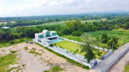 Black Mountain : Luxury 4 Bedroom Pool Villa