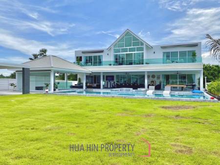 Black Mountain : Luxury 4 Bedroom Pool Villa