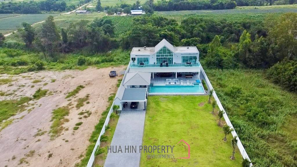 Black Mountain : Luxury 4 Bedroom Pool Villa