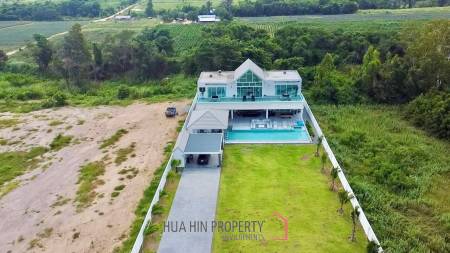 Black Mountain : Luxury 4 Bedroom Pool Villa