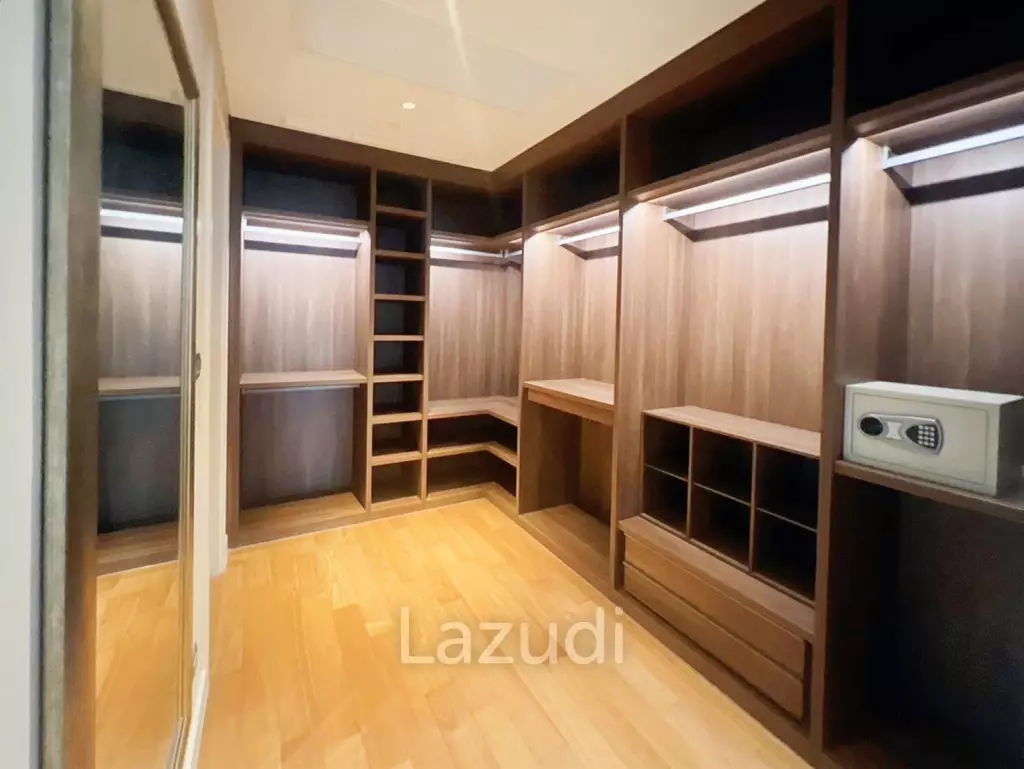 2 beds 3 baths 224 SQ.M Sindhorn Residence