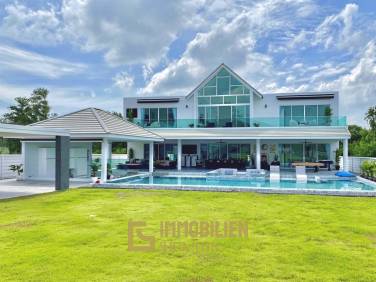 Black Mountain : Luxury 4 Bedroom Pool Villa