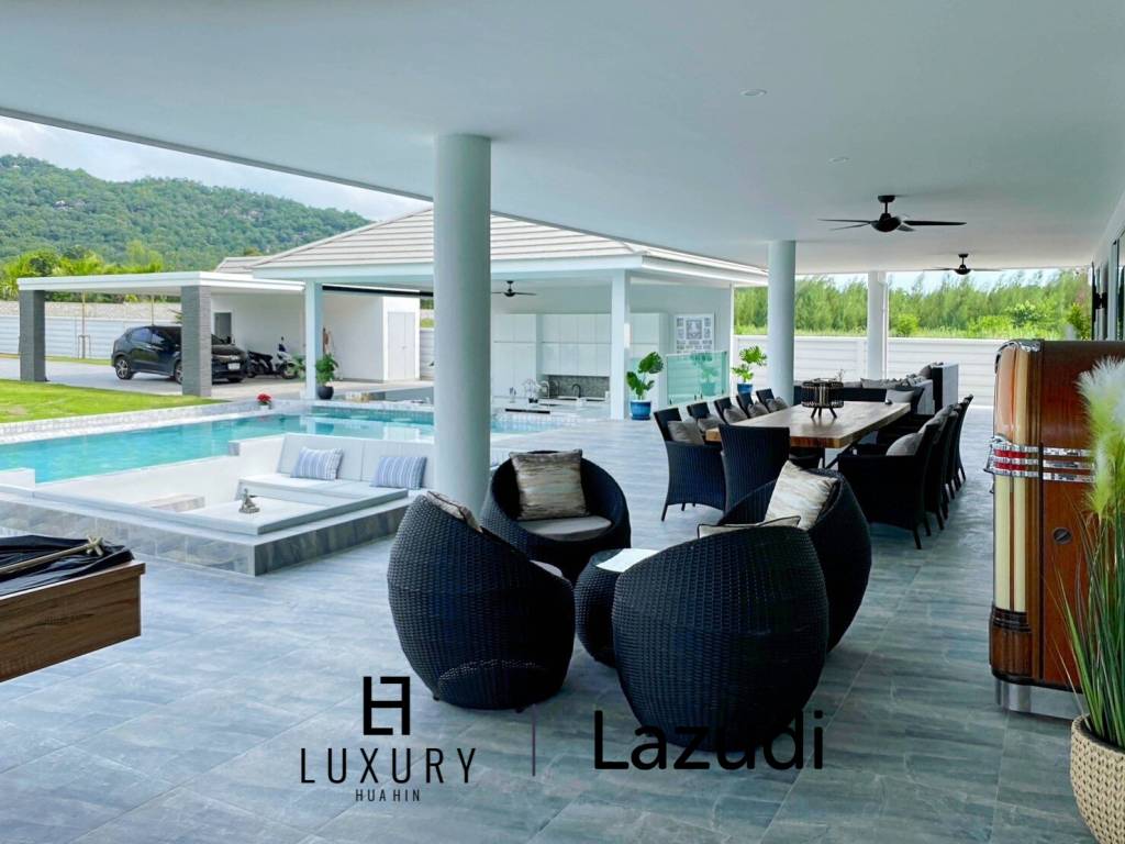 Black Mountain : Luxury 4 Bedroom Pool Villa