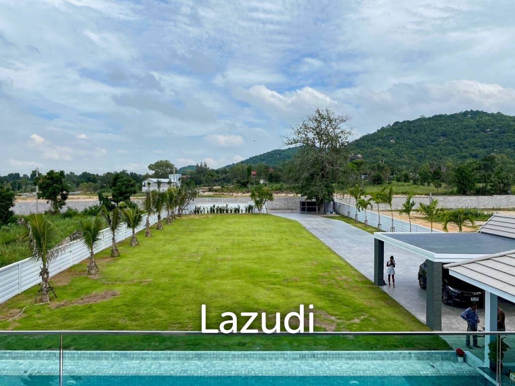 Black Mountain : Luxury 4 Bedroom Pool Villa