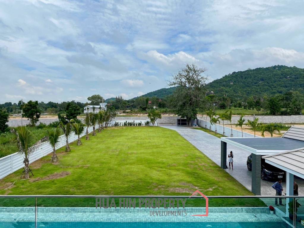 Black Mountain : Luxury 4 Bedroom Pool Villa