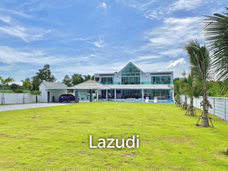 Black Mountain : Luxury 4 Bedroom Pool Villa