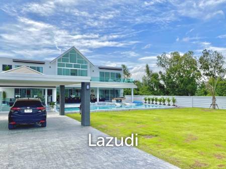 Black Mountain : Luxury 4 Bedroom Pool Villa