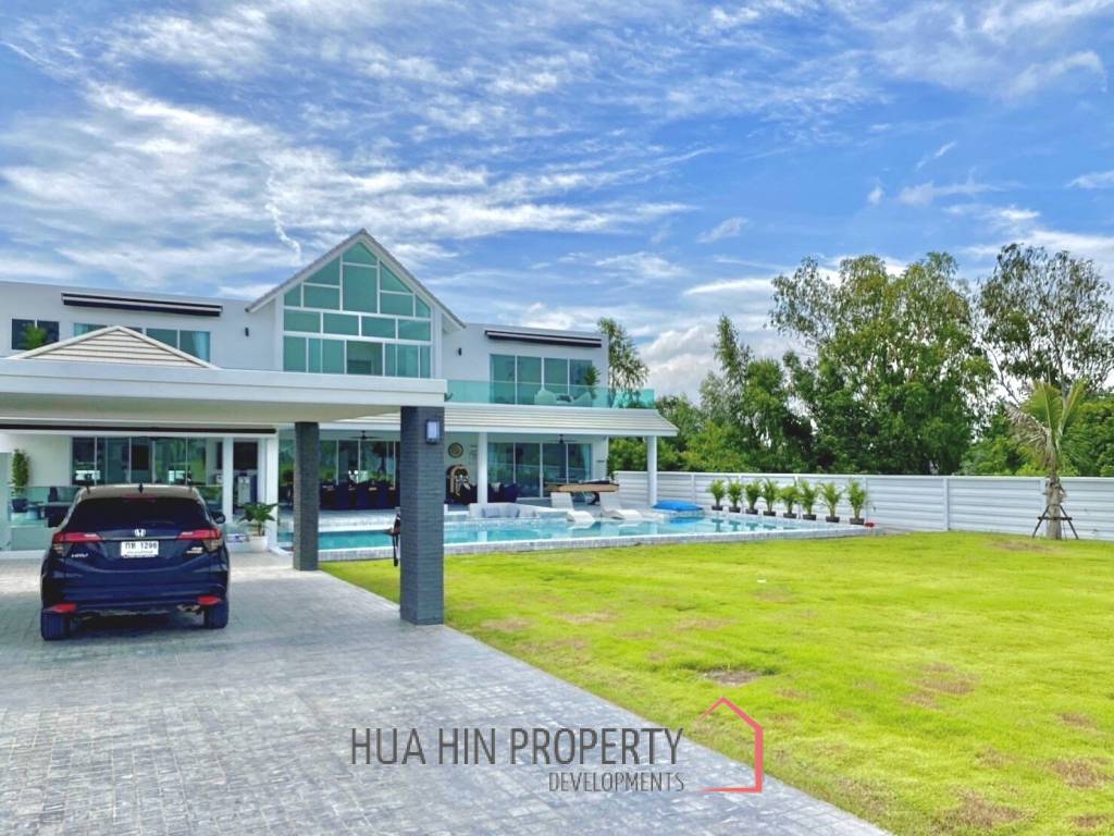 Black Mountain : Luxury 4 Bedroom Pool Villa