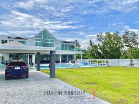 Black Mountain : Luxury 4 Bedroom Pool Villa