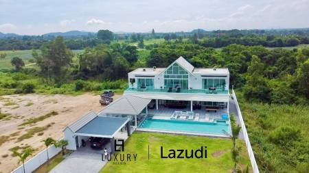 Black Mountain : Luxury 4 Bedroom Pool Villa