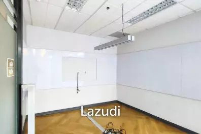301 SQ.M Office space for rent in Pathumwan