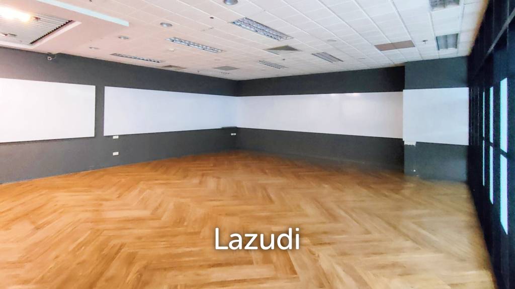 301 SQ.M Office space for rent in Pathumwan