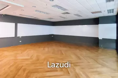 301 SQ.M Office space for rent in Pathumwan