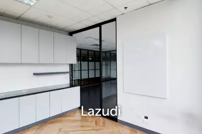 301 SQ.M Office space for rent in Pathumwan