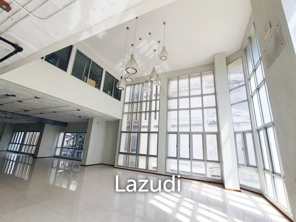 Retail Space 180 SQ.M at Vittayarut Building