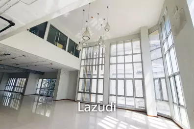 Retail Space 180 SQ.M at Vittayarut Building